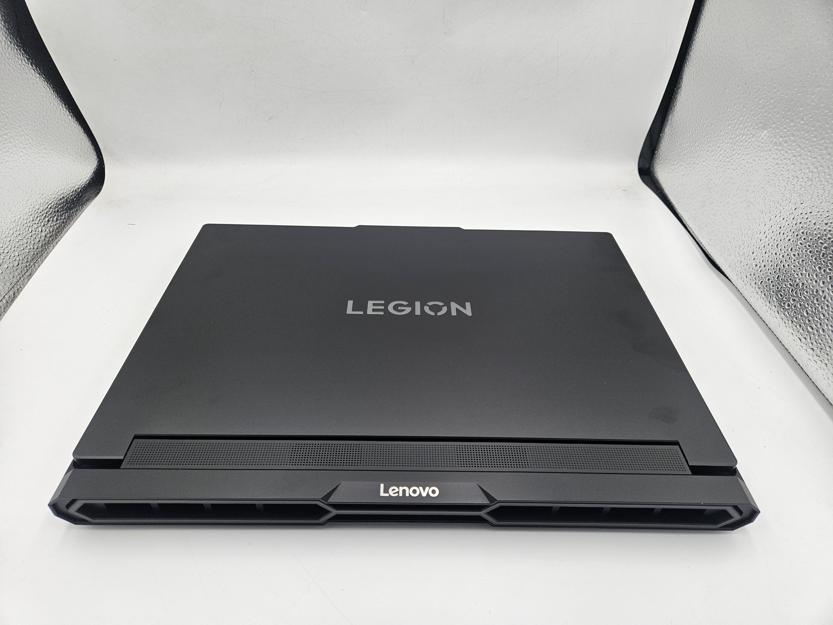 Lenovo Legion Pro 7 16AFR10H – termékfotó 4