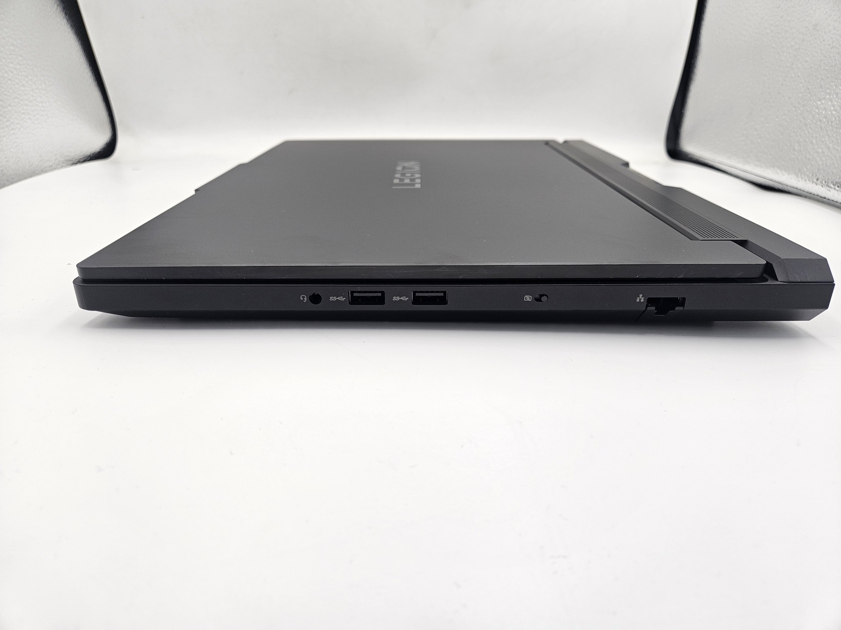 Lenovo Legion Pro 7 16AFR10H – termékfotó 3