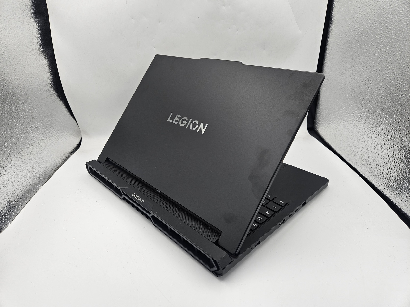Lenovo Legion Pro 7 16AFR10H gamer laptop, RTX 5080, Ryzen 9 9955HX3D
