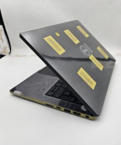 Dell Latitude 7430 nyitott fedéllel, felülnézetből