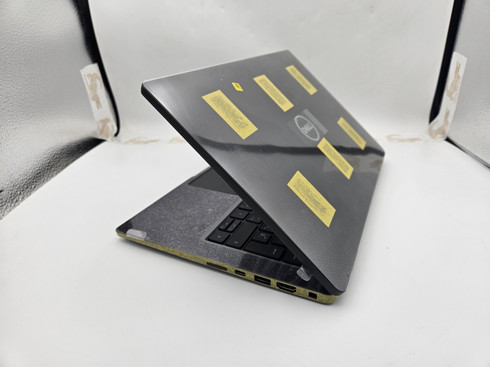Dell Latitude 7430 nyitott fedéllel, felülnézetből