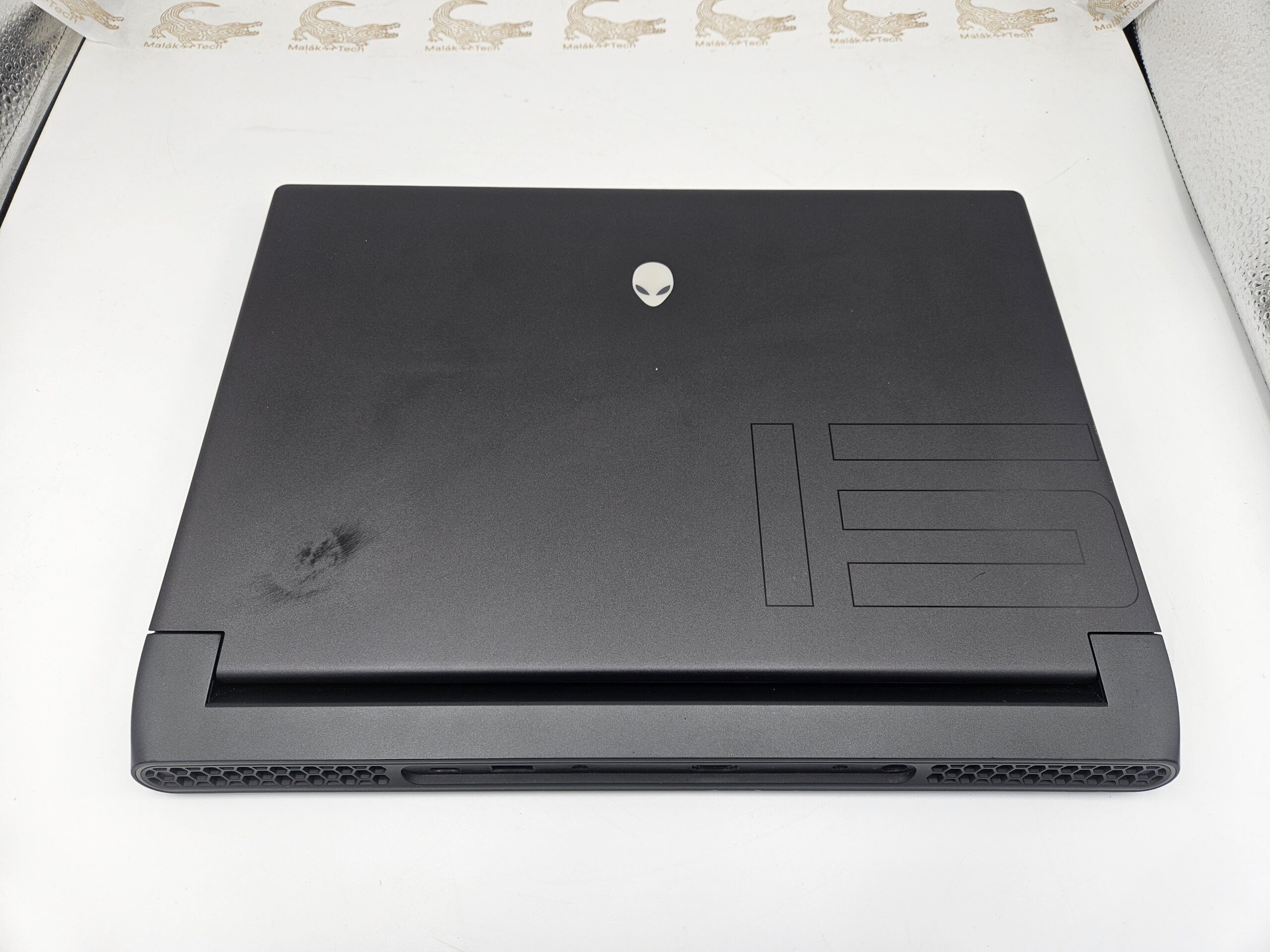 Alienware m15 R7 felújított gamer laptop – termékfotó 2
