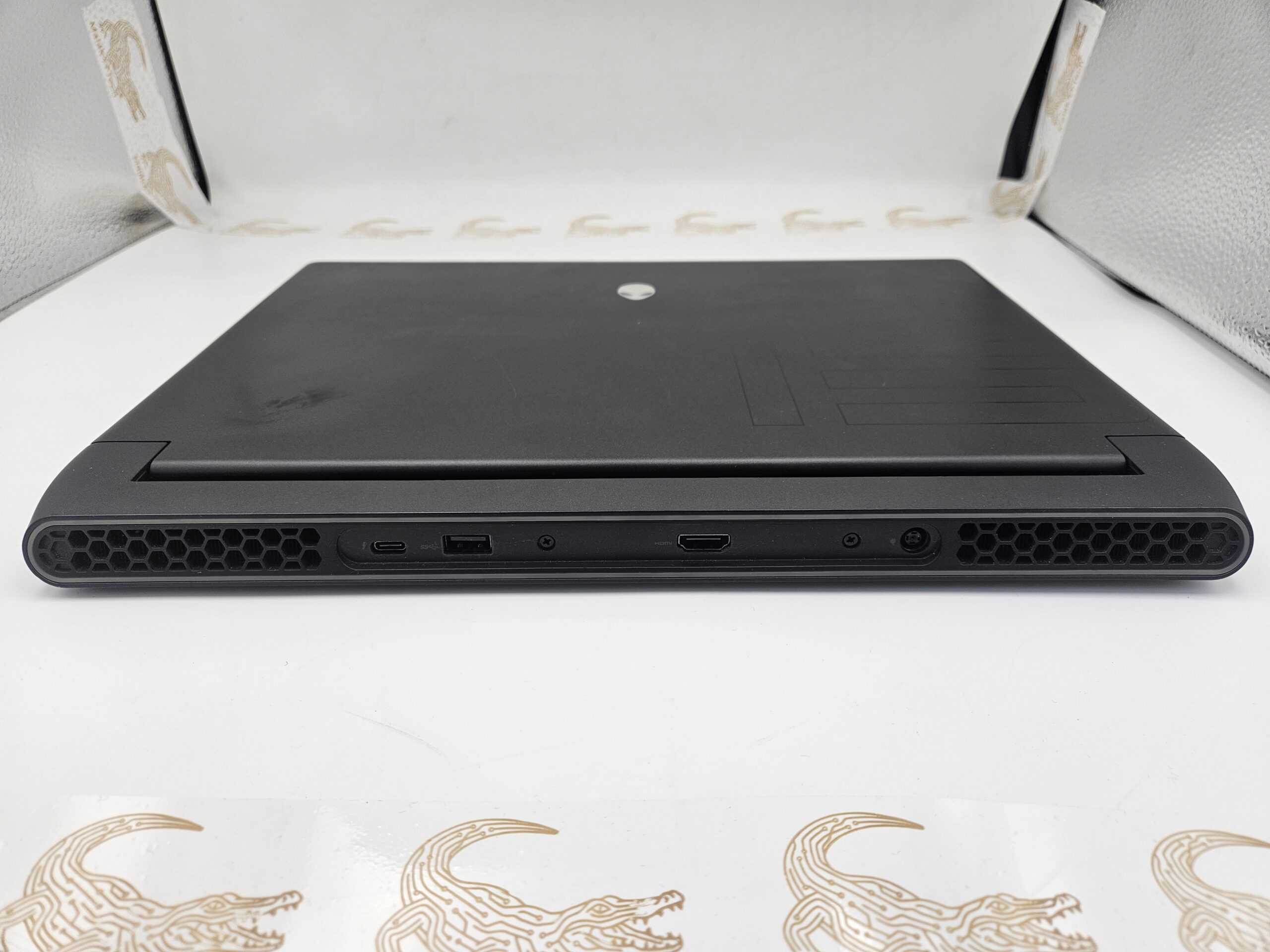 Alienware m15 R7 felújított gamer laptop – termékfotó 3