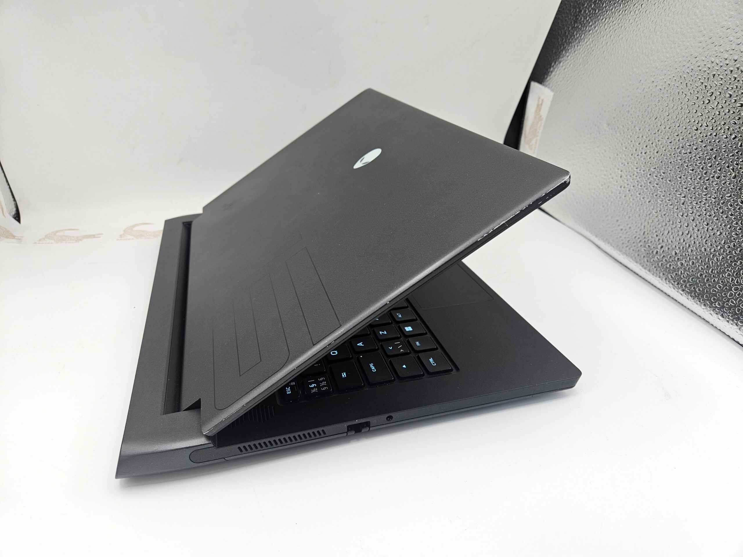 Alienware m15 R7 felújított gamer laptop – termékfotó 5