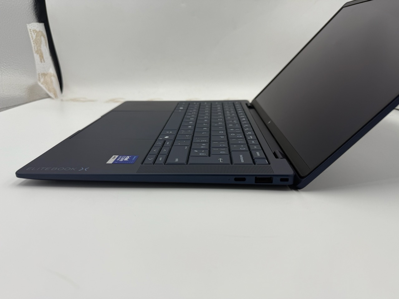 HP EliteBook X G2i 14″ AI – Ultra 7 366H, 32GB, 512GB, SureView | ÚJ - Image 7