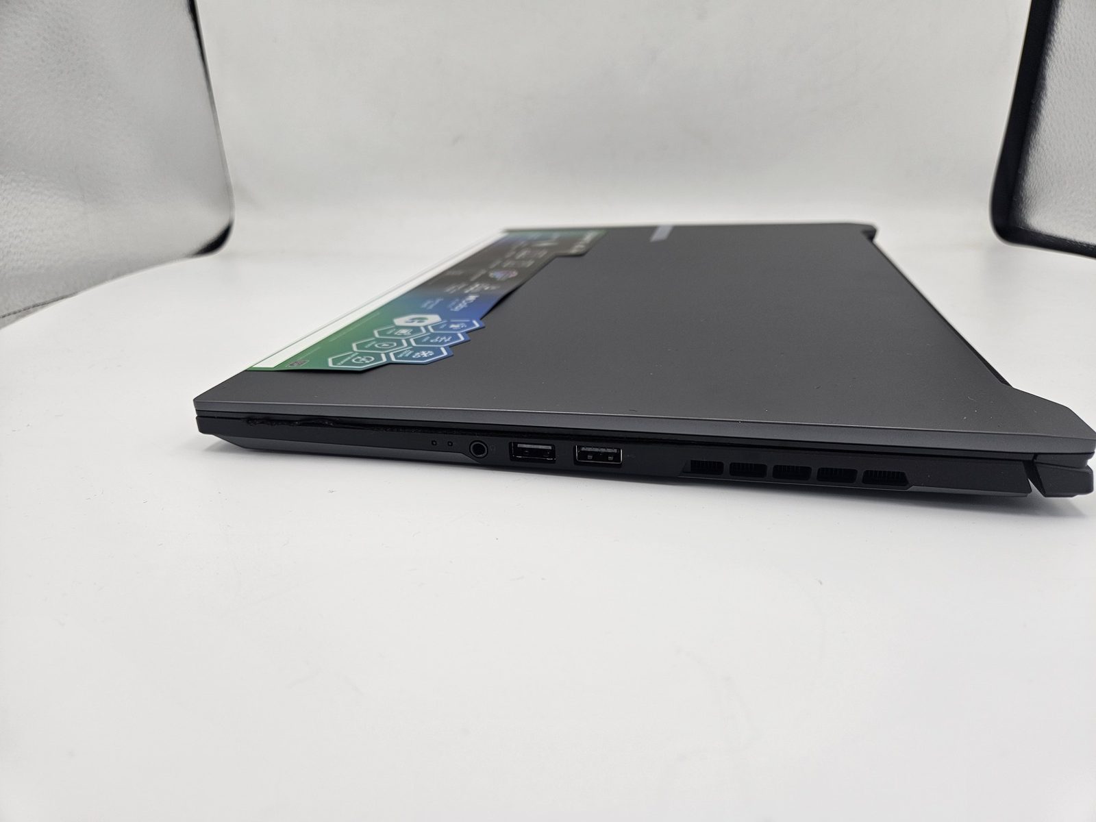 Gigabyte Aero X16 16 colos gamer laptop – termékfotó 2