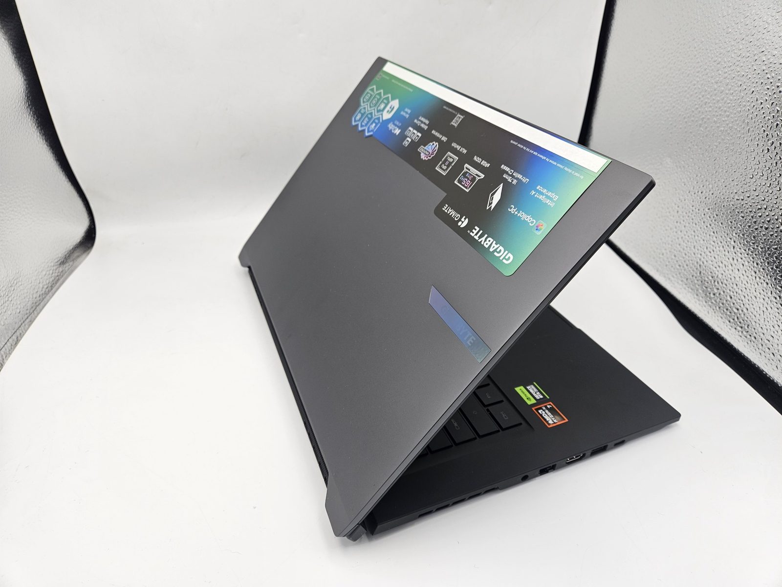 Gigabyte Aero X16 16 colos gamer laptop – termékfotó 4