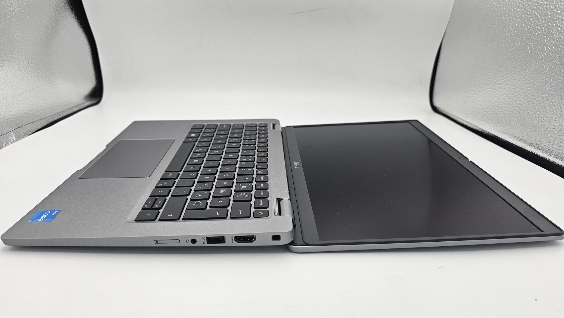 Dell Latitude 5330 LTE felújított üzleti laptop mobilnettel – termékfotó 6
