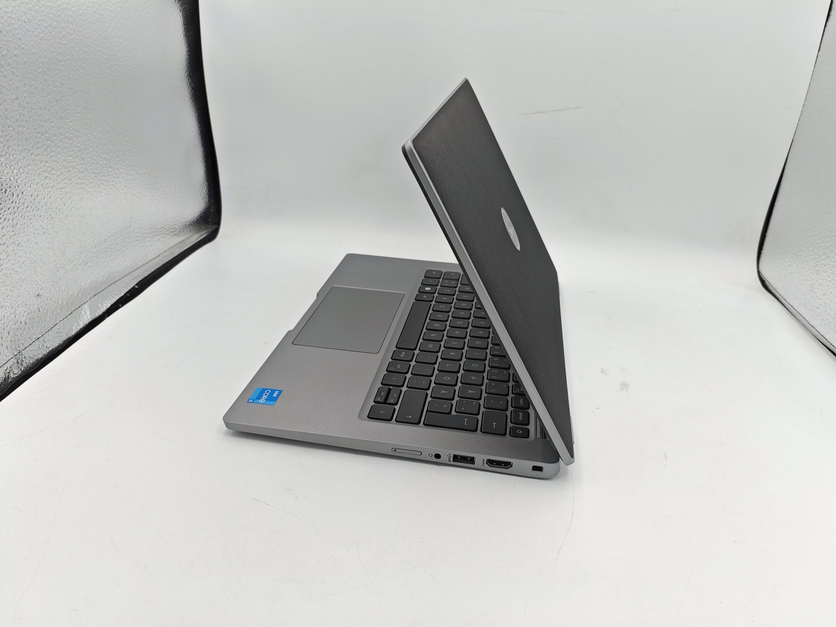 Dell Latitude 5330 LTE felújított üzleti laptop mobilnettel – termékfotó 9
