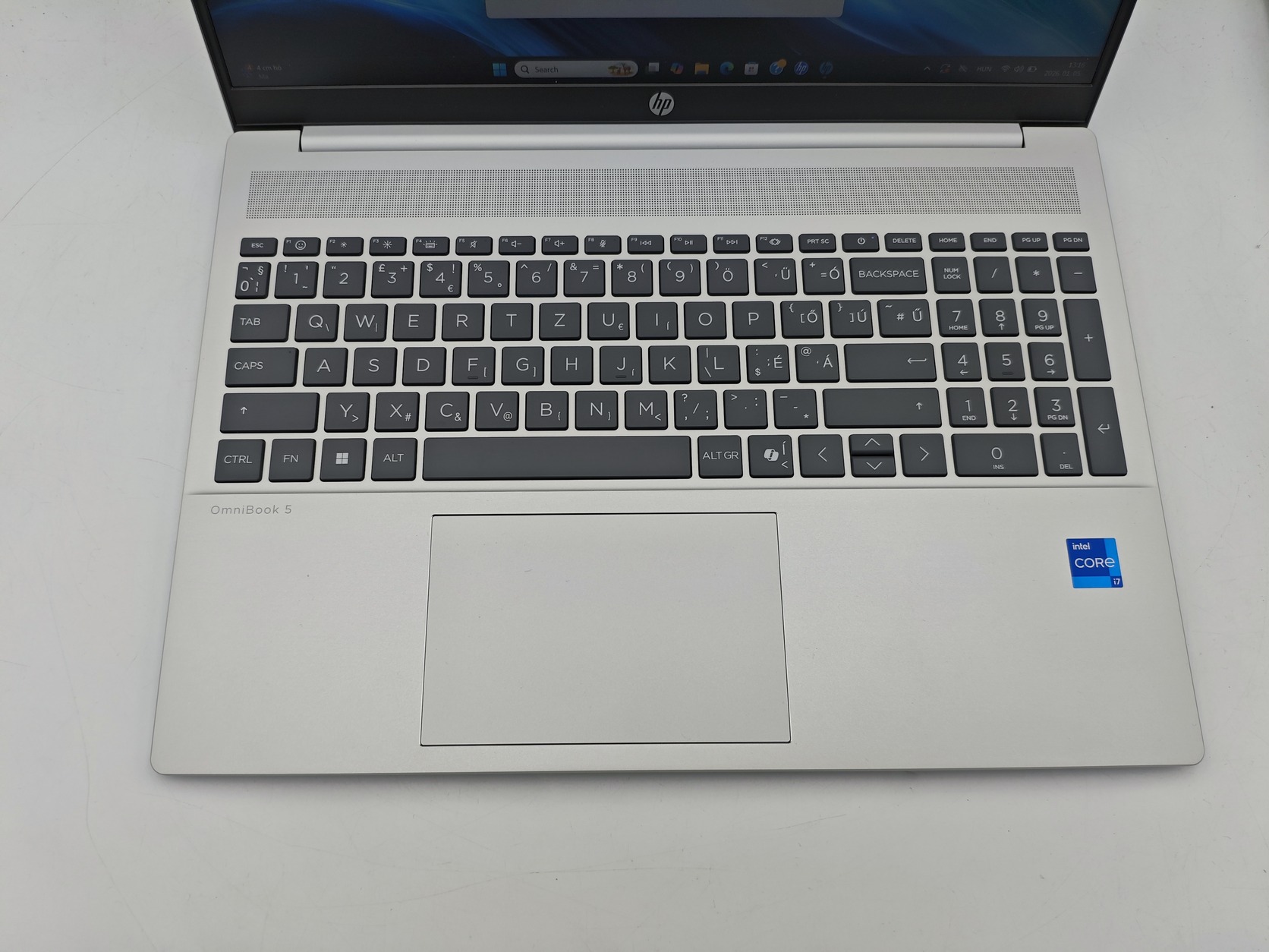 HP OmniBook 5 16 colos laptop – termékfotó 3