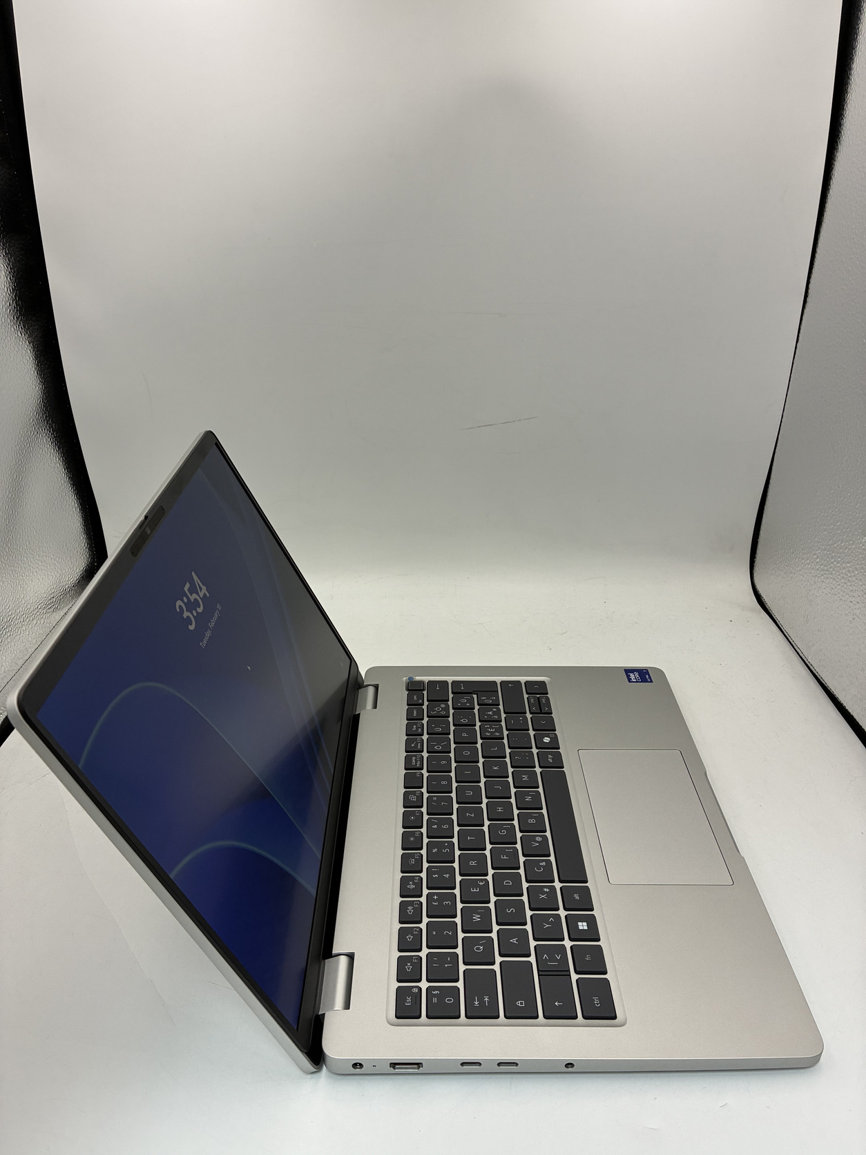 Dell Pro 14 PC14250 Ultra 7 üzleti laptop – termékfotó 4
