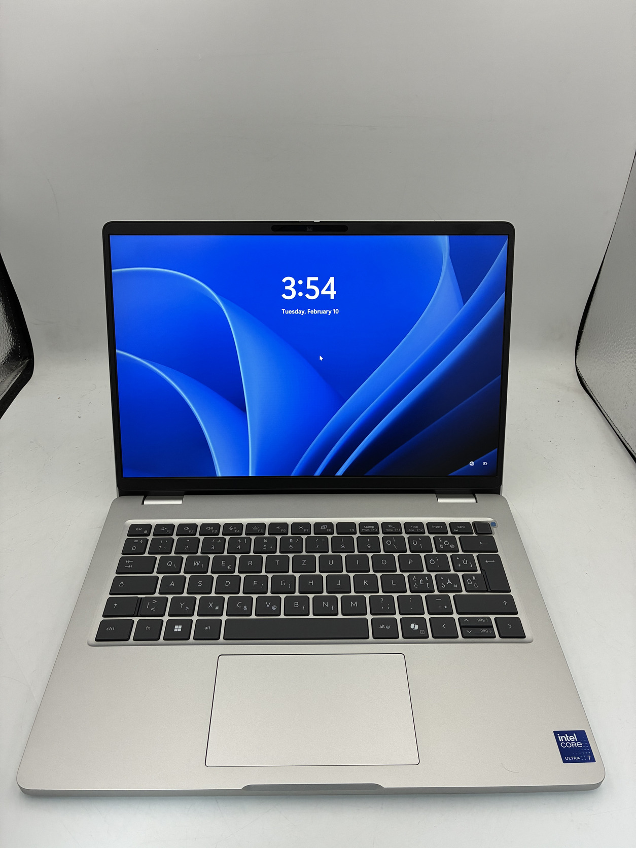 Dell Pro 14 PC14250 Ultra 7 üzleti laptop – termékfotó 3