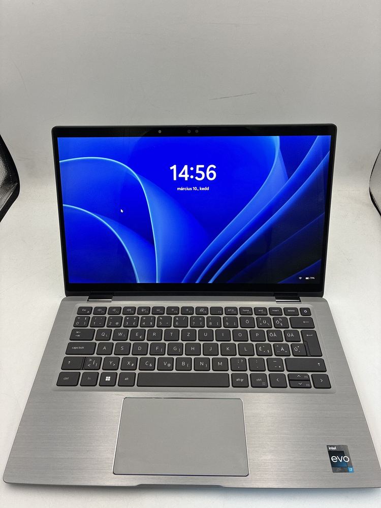 Lézerezett magyar billentyűzetű Dell laptop bekapcsolva