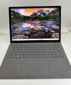 Surface Laptop 5 13,5 colos PixelSense érintőkijelzője bekapcsolva, 2256x1504 felbontás