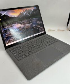 Surface Laptop 5 platina Alcantara kéztámasza és háttérvilágításos billentyűzete