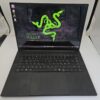 Razer Blade 16 RTX 5090 gamer laptop nyitva, 16 colos QHD+ OLED kijelzővel