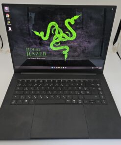 Razer Blade 16 RTX 5090 gamer laptop nyitva, 16 colos QHD+ OLED kijelzővel