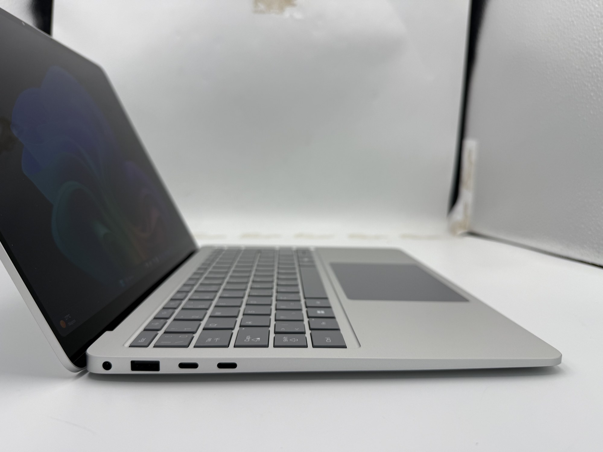 Microsoft Surface Laptop 13,8″ (8th Edition) – Snapdragon X2 Plus, 24GB, 512GB – Platina | ÚJ - Image 2