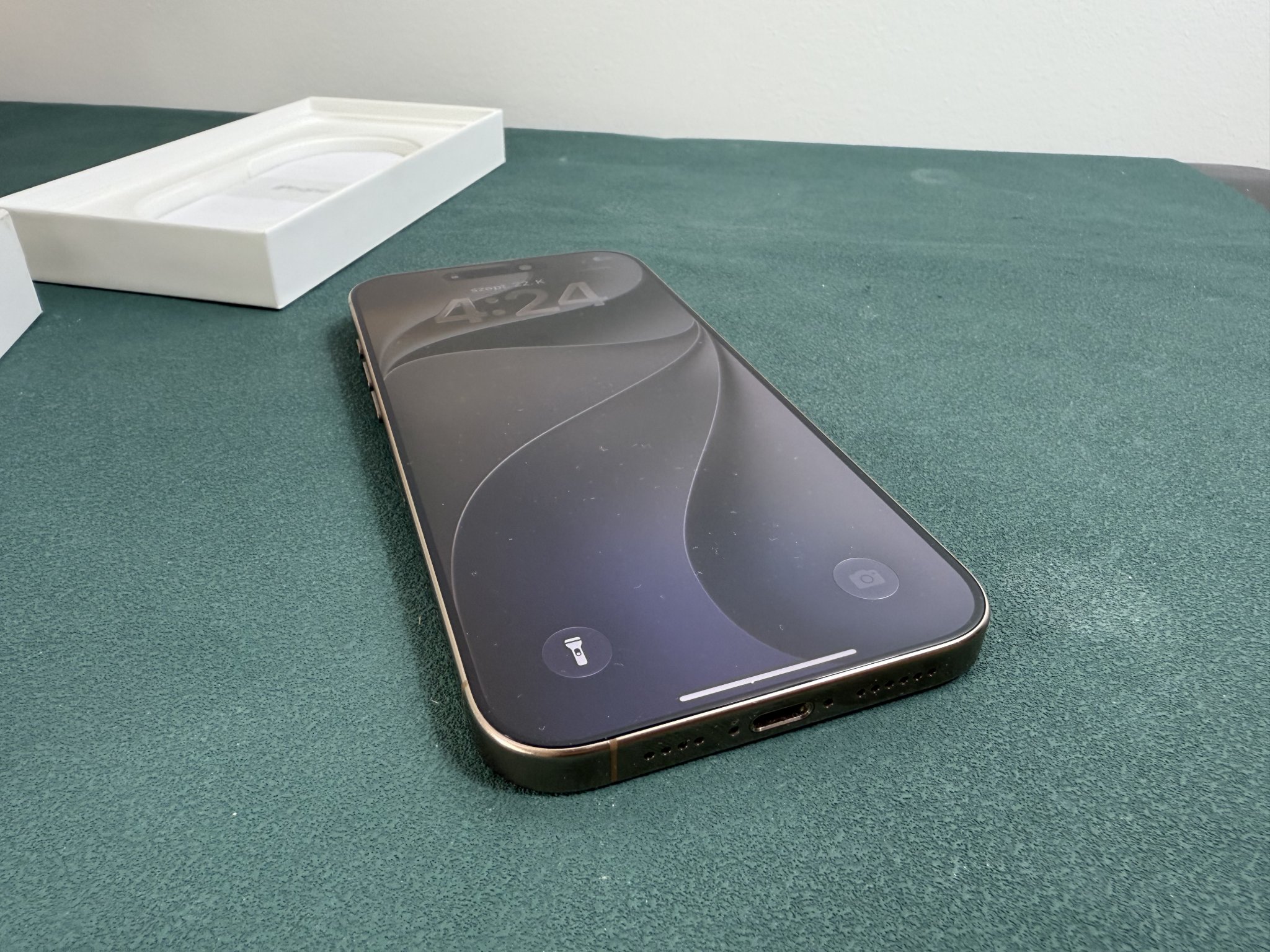 Apple iPhone 16 Pro Max (256GB) – Sivatagi titán | Grade A- - Image 8