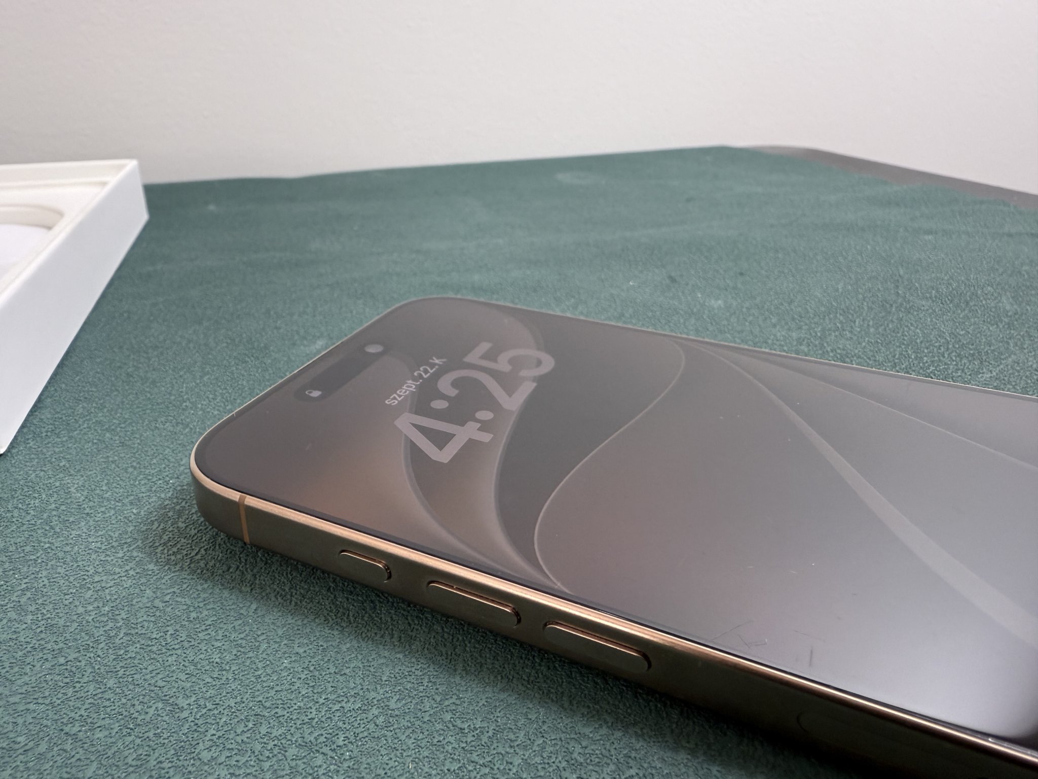 Apple iPhone 16 Pro Max (256GB) – Sivatagi titán | Grade A- - Image 9