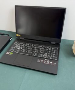 Acer Nitro 5 AN515-46 nyitva, EU-magyar billentyűzettel