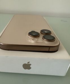 Apple iPhone 16 Pro Max sivatagi titán, kameramodul közelről