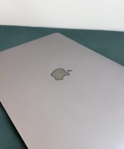 Apple MacBook Pro 13" 2020 i7 16GB/512GB asztroszürke – fedlap felülről