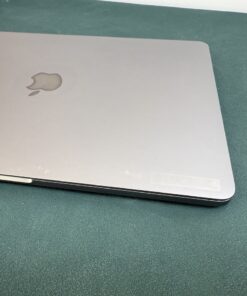 Apple MacBook Pro 13" 2020 i7 16GB/512GB asztroszürke – fedlap sarka
