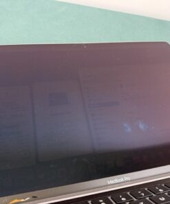 Apple MacBook Pro 13" 2020 i7 16GB/512GB asztroszürke – kikapcsolt kijelző felülete