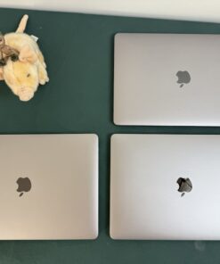 Apple MacBook Pro 13" 2020 i7 16GB/512GB asztroszürke – három MacBook Pro 13" 2020 egymás mellett