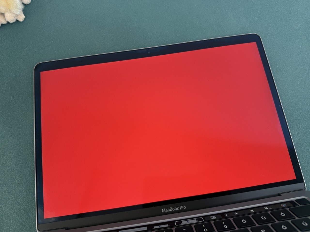 Apple MacBook Pro 13" 2020 i7 16GB/512GB asztroszürke – piros kijelzőteszt