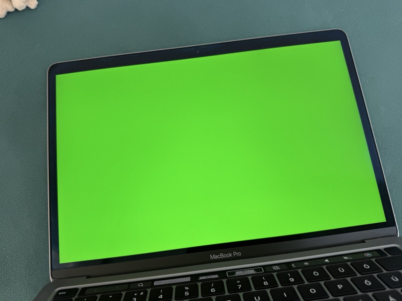 Apple MacBook Pro 13" 2020 i7 16GB/512GB asztroszürke – zöld kijelzőteszt