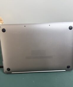 Apple MacBook Pro 13" 2020 i7 32GB/512GB asztroszürke – a gép alja