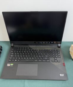 ASUS ROG Strix SCAR 17 G733QS nyitva, gyári magyar billentyűzettel