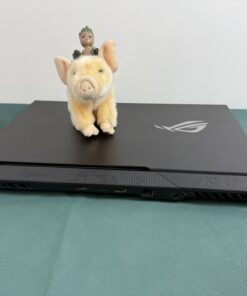 ASUS ROG Strix SCAR 17 G733QS hátulnézet a hűtés kivezetésével
