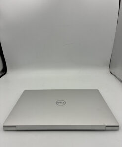 Dell XPS 13 Plus 9320 csukott alumínium fedlapja oldalnézetből, ezüst színben