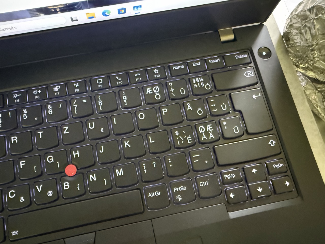 Lenovo ThinkPad L14 Gen 2 lézerezett magyar ékezetes billentyűk közelről