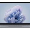 Microsoft Surface Laptop 6 15 colos platina színben, nyitva, elölnézetből, 2496x1664-es érintőkijelzővel