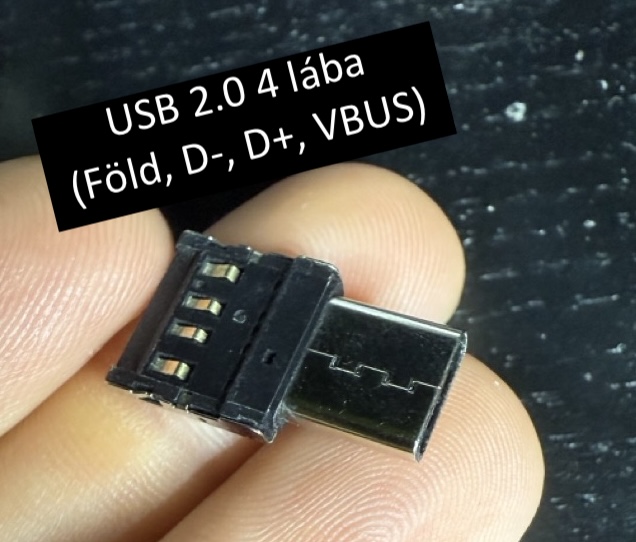 USB-A 2.0 aljzat közelről: mindössze négy érintkező, a SuperSpeed lábak hiányoznak