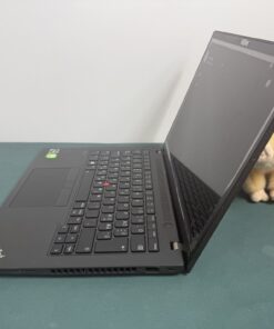 Lenovo ThinkPad T14 Gen 3 laptop oldalnézetből, jobb oldal